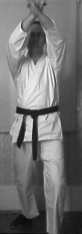 shuto-jodan-juji-uke de face